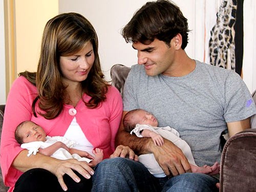 Roger Federer with wife and daughters