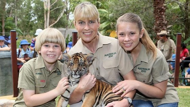 Robert,Terri and Bindi Irwin with a Baby Tiger
